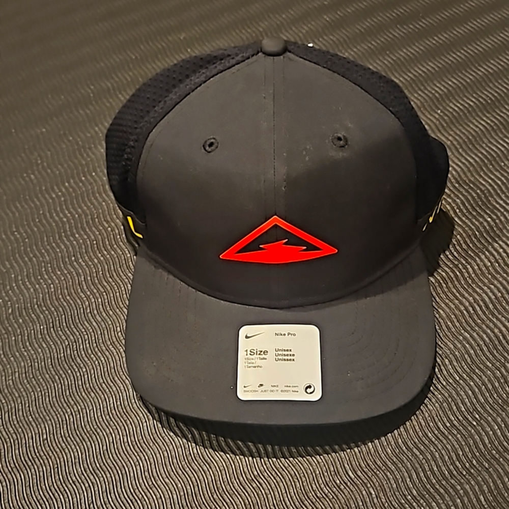 Nike Trail 1 size Hat